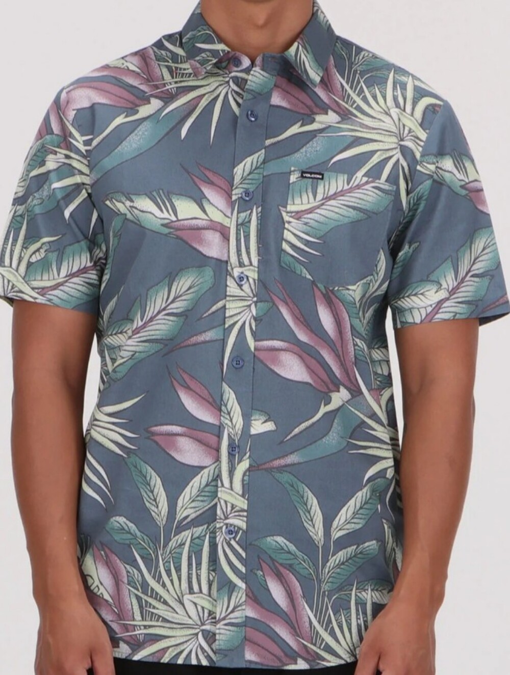 VOLCOM | Men's Dark Slate Warbler Tropical Short Sleeved Button Up Shirt